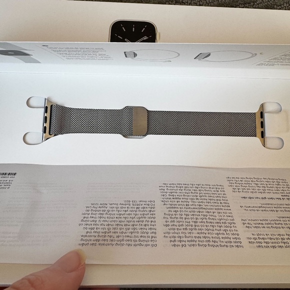IWatch series 6 Stainless Cellular - Picture 4 of 4